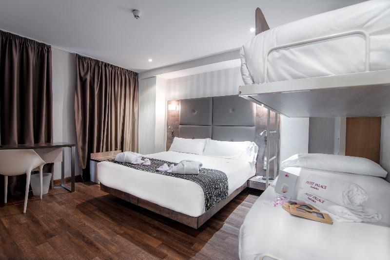 เปอตี พาเลซ โปซาดา เดล เปย์เน Hotel มาดริด ภายนอก รูปภาพ
